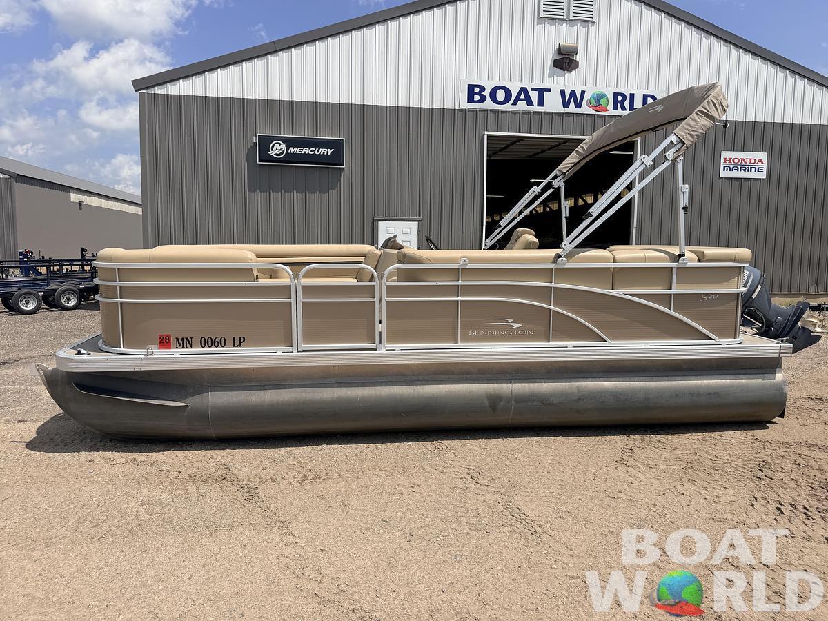 Used 2017 Bennington 208 SL & 50HP Yamaha 4Stroke -$24,995