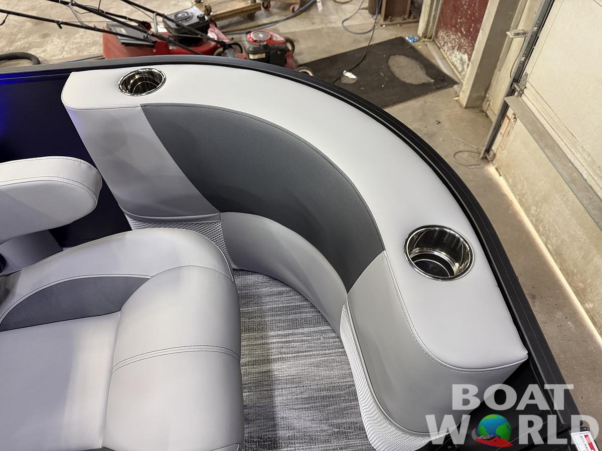 2025 Bentley Pontoons Legacy 223 Navigator Quad Lounge Tritoon & Honda 4-Stroke EFI