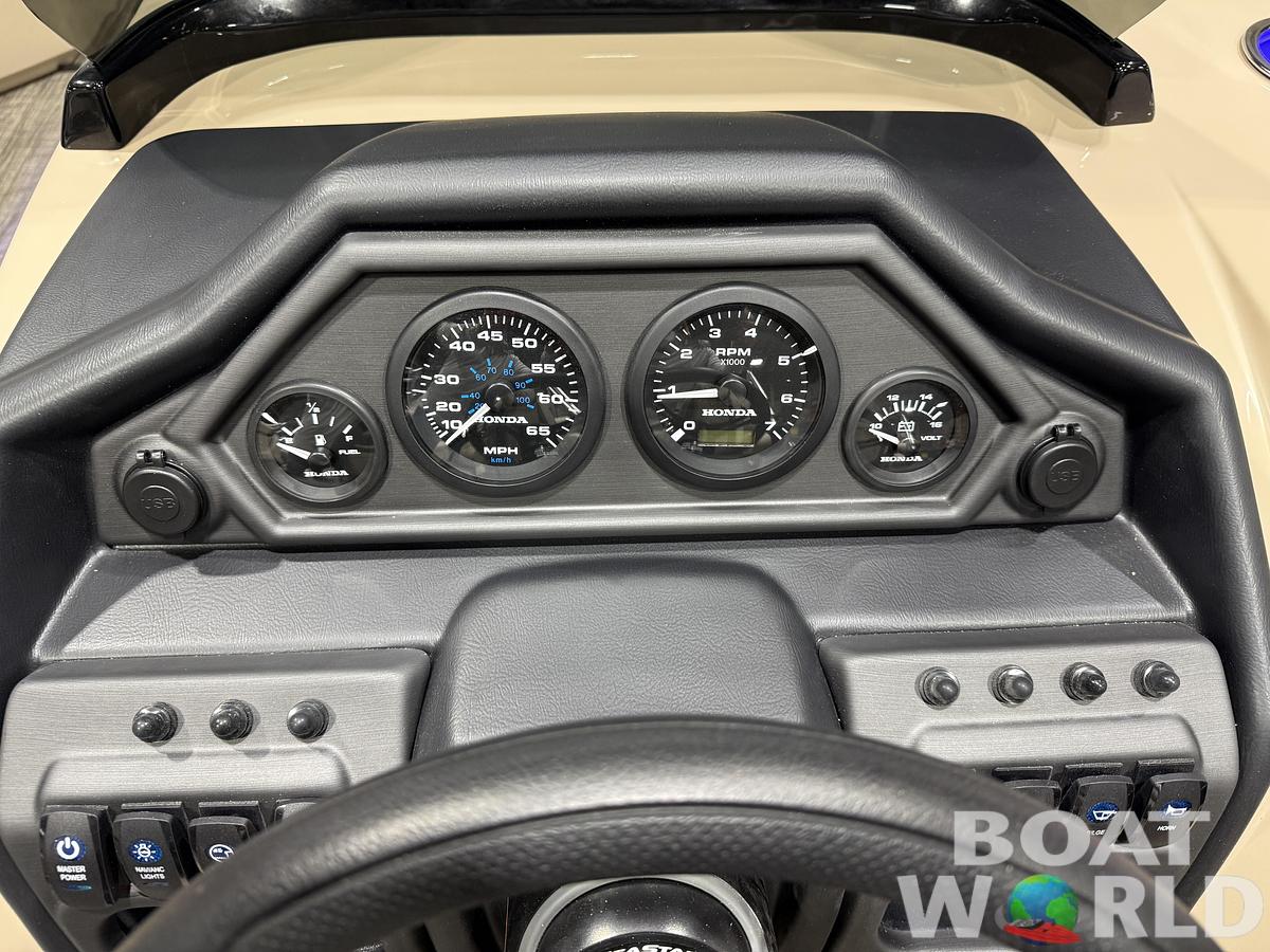 2026 Bentley Pontoons Legacy 223 QSB Swingback Tritoon 