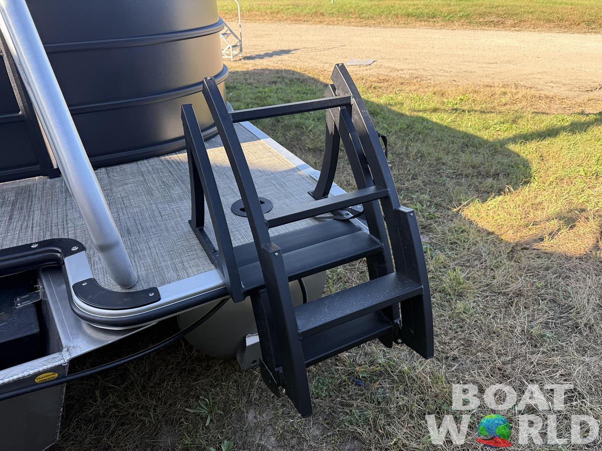 2026 Bentley Pontoons Legacy 220 Navigator DL Quad Lounge