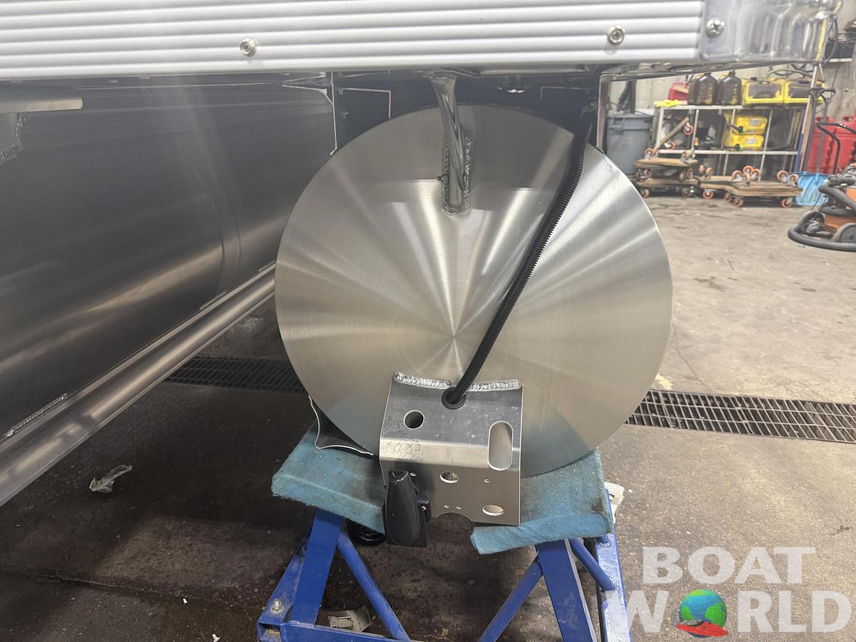 2026 Tahoe Pontoons LTZ 2385 Elite Windshield Tritoon