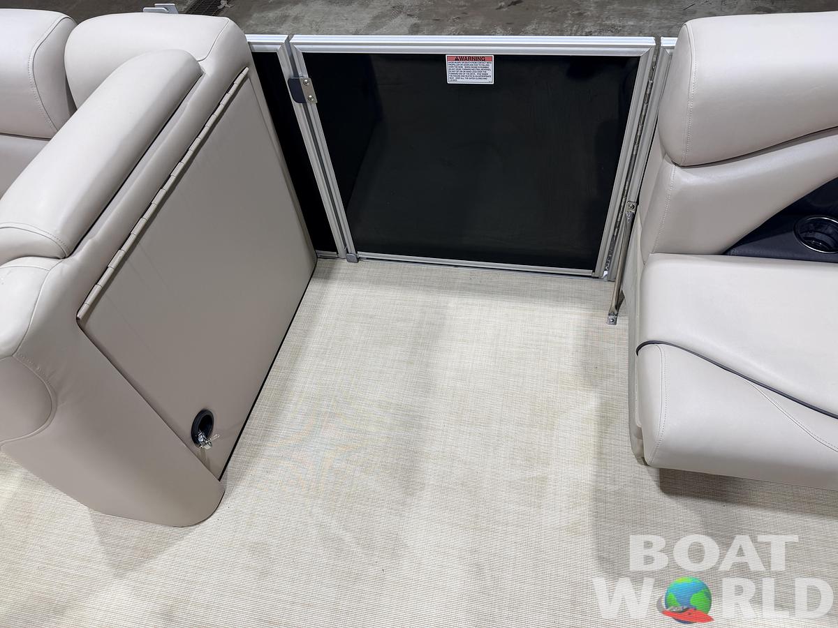 Used 2015 Sylvan Mirage 820 Cruise Special Edition Pontoon