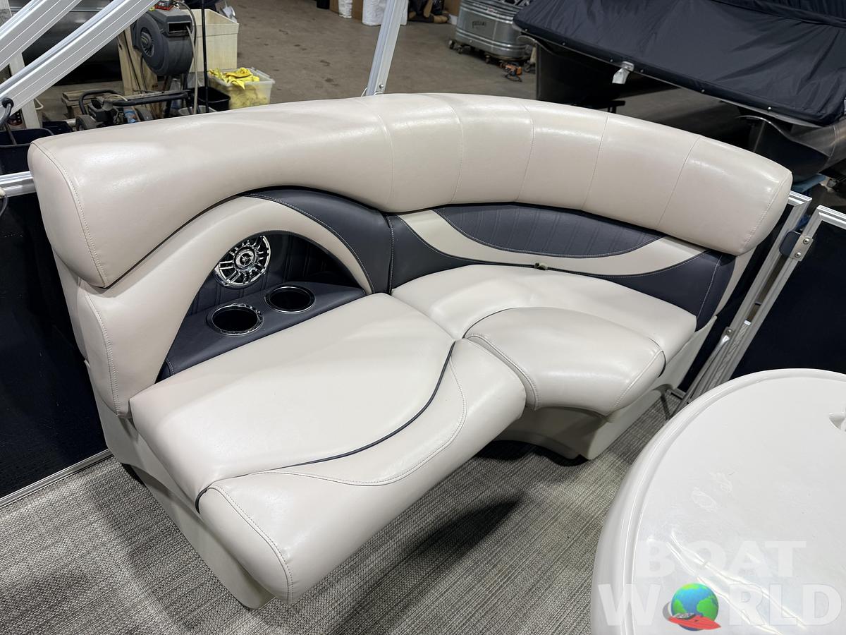 Used 2016 Sylvan Mirage 822 LZ & 50HP Yamaha 4Stroke - $21,995