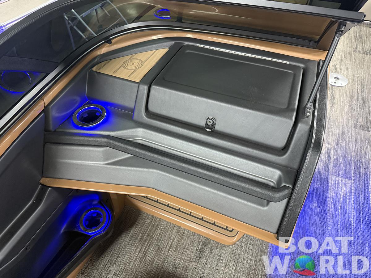 2025 Tahoe Pontoons Cascade 2385 Quad Lounge Shift Windshield Tritoon & 225HP 4-Stroke EFI