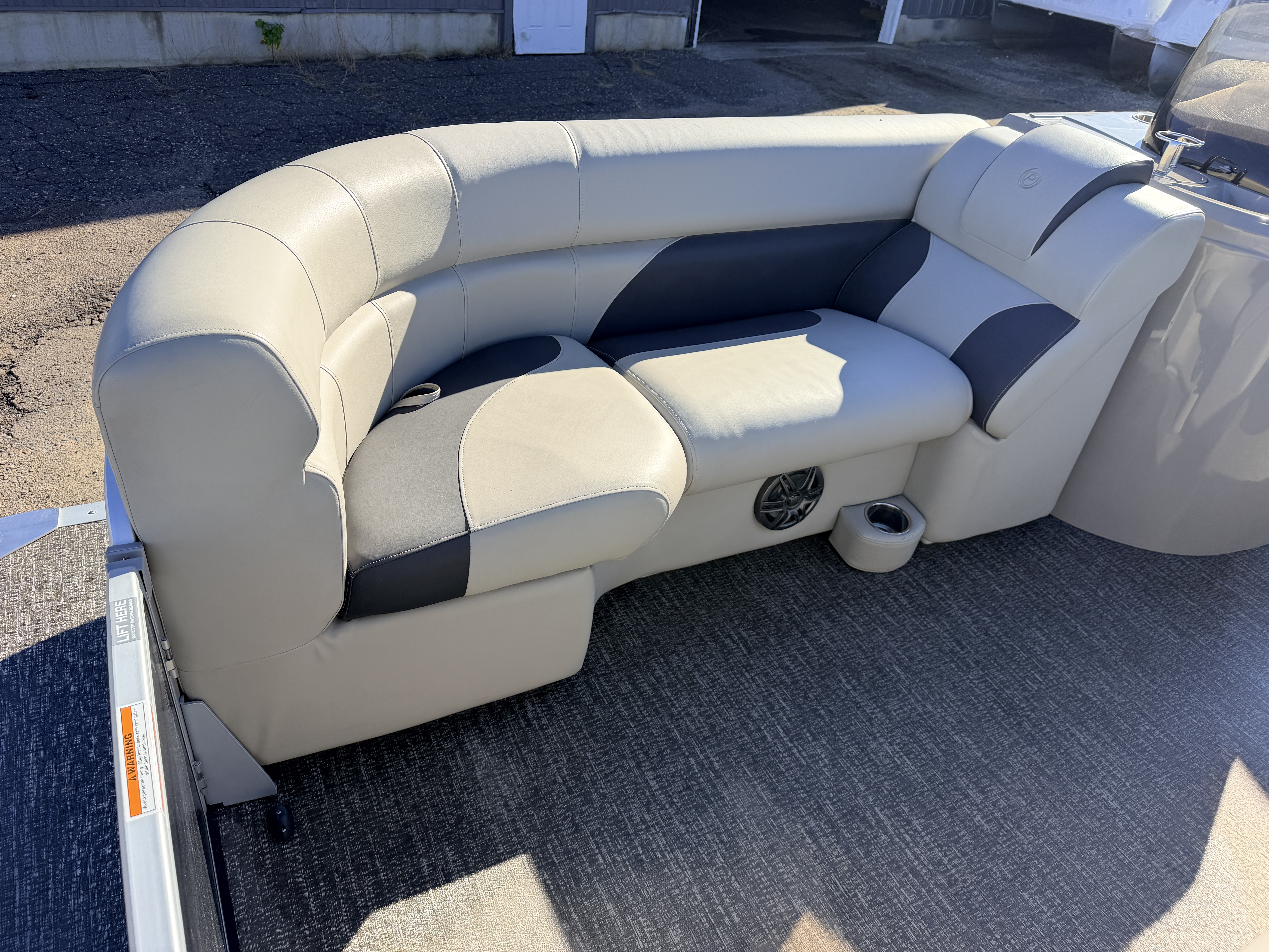 Used 2022 Premier 230 SunSpree RF & 116HP Yamaha 4Stroke -$34,995
