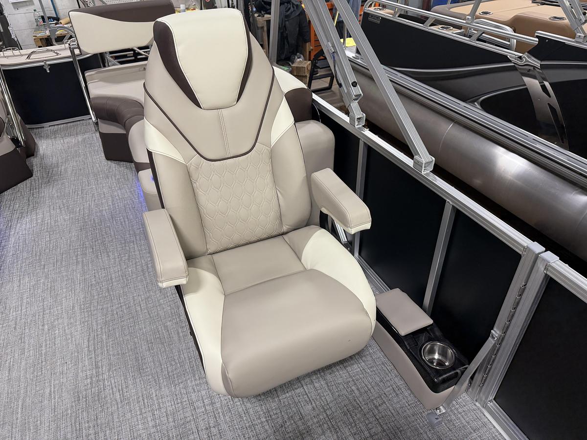 2025 Tahoe Pontoons LTZ 2385 Quad Lounge Shift SS Tritoon & Honda 4-Stroke EFI