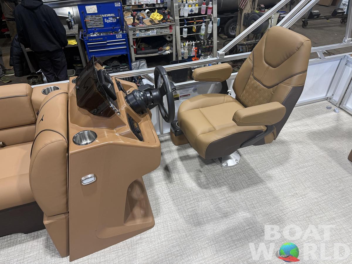 2026 Tahoe Sport VRB 2385 Swingback & 4-Stroke $34995