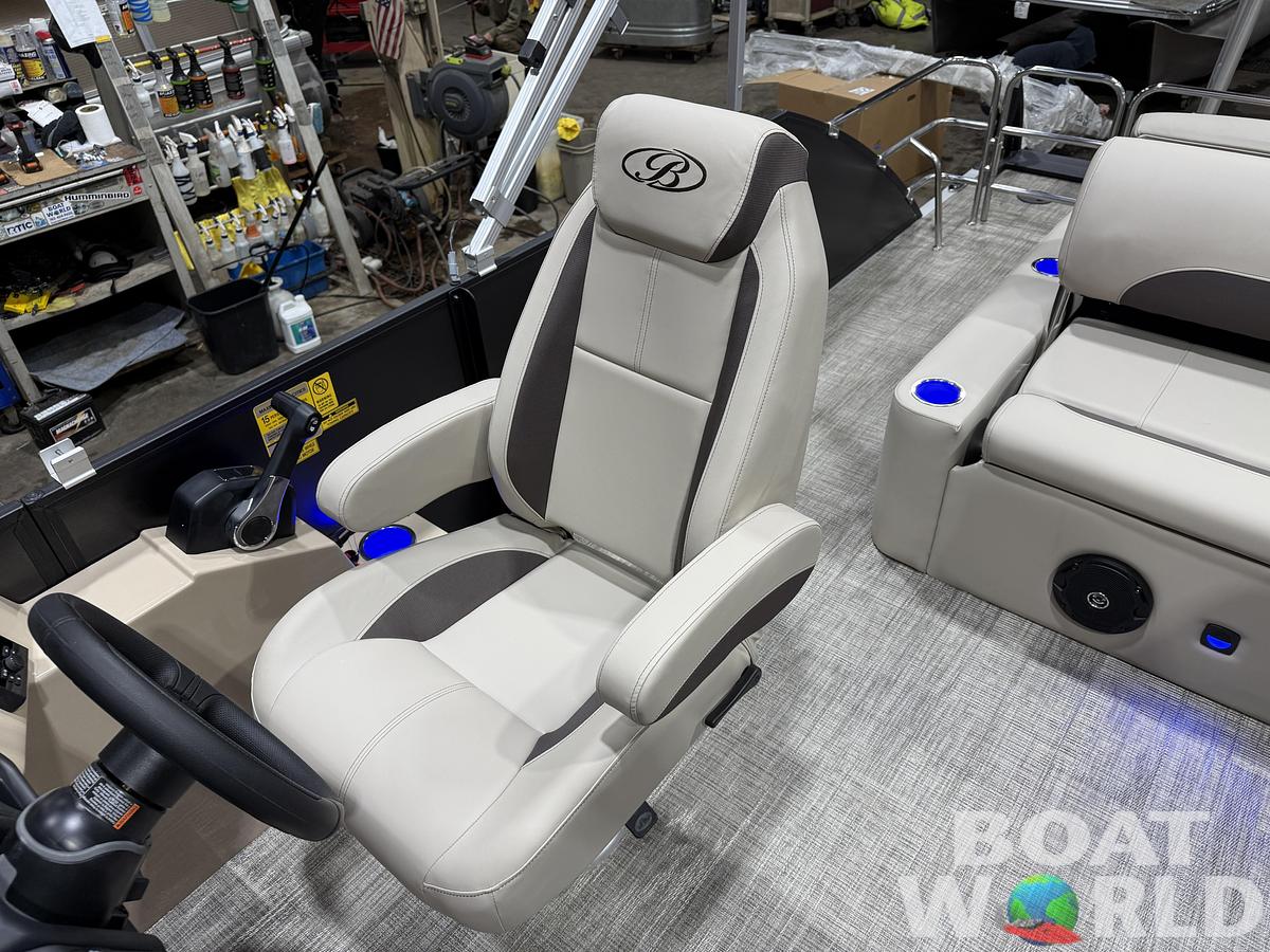 2026 Bentley Pontoons Legacy 220 Swingback 