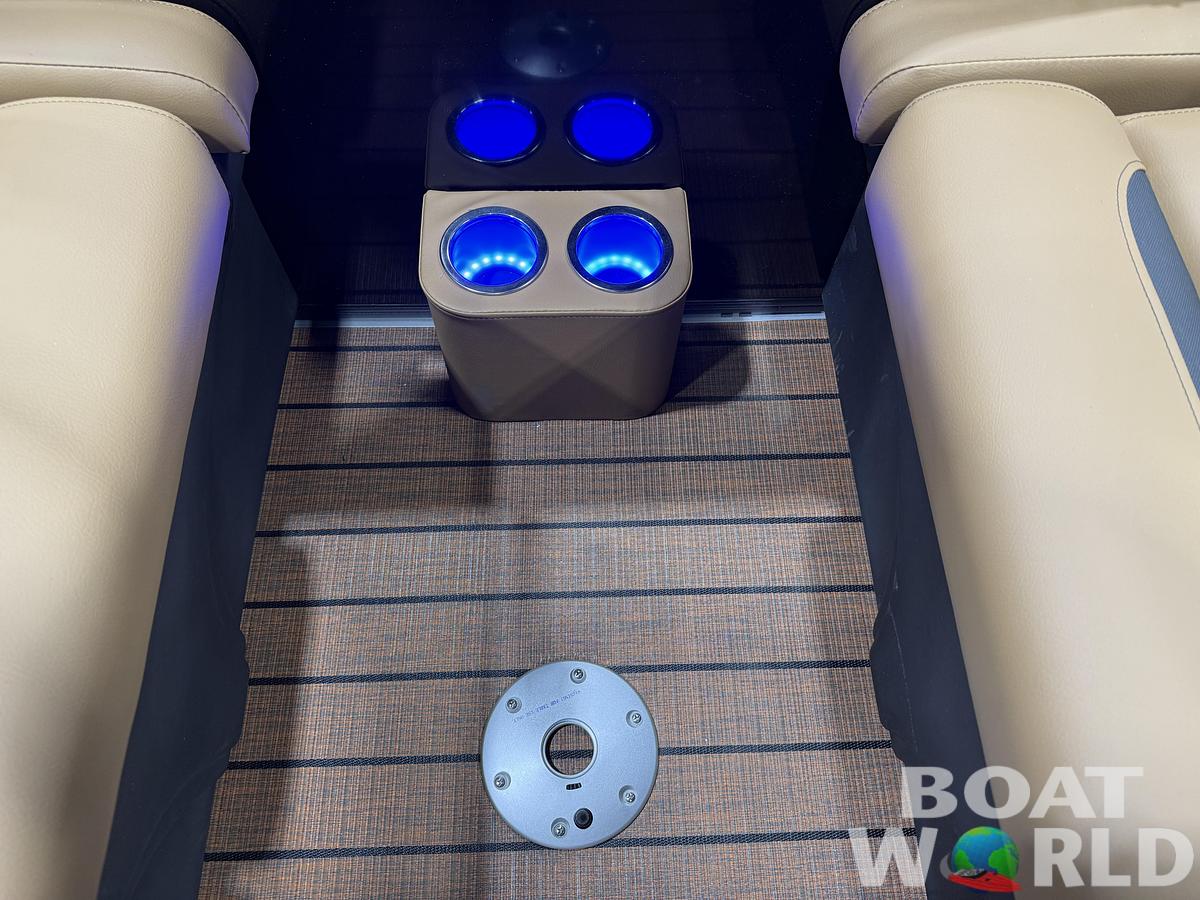 2026 Bentley Pontoons Legacy 223 QSB Swingback Tritoon 