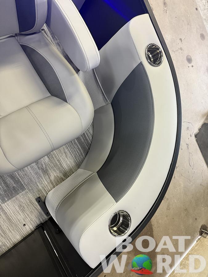 2026 Bentley Pontoons Legacy 220 Navigator DL Quad Lounge