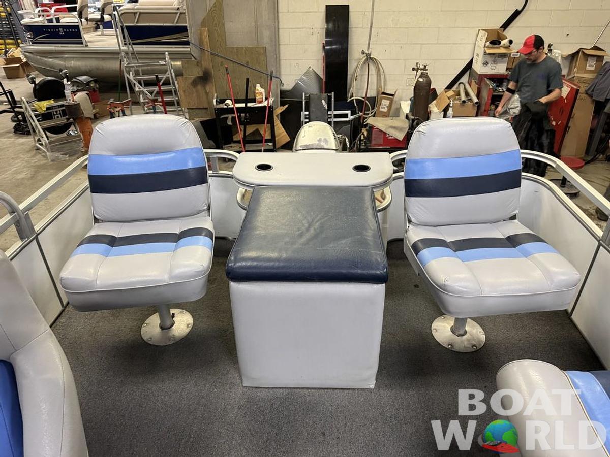 Used 2002 TMC 2200 FM Pontoon