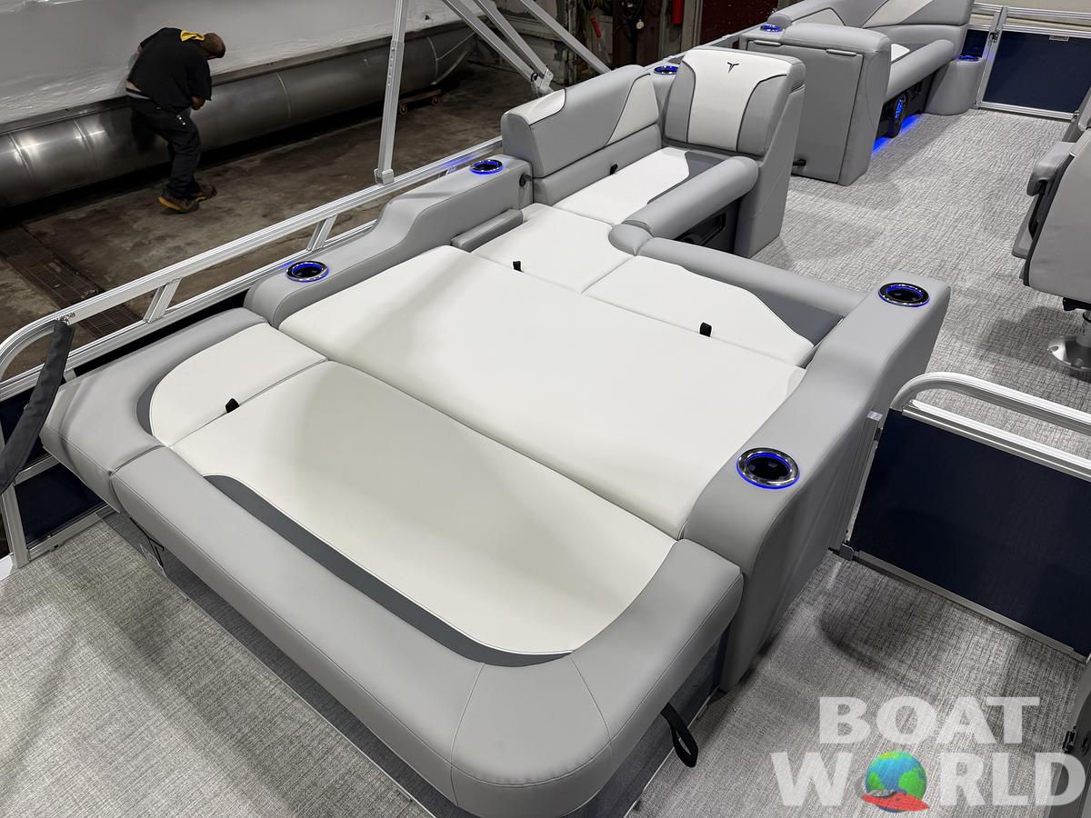 2026 Tahoe Sport 2385 Swingback (VRB) Tritoon 