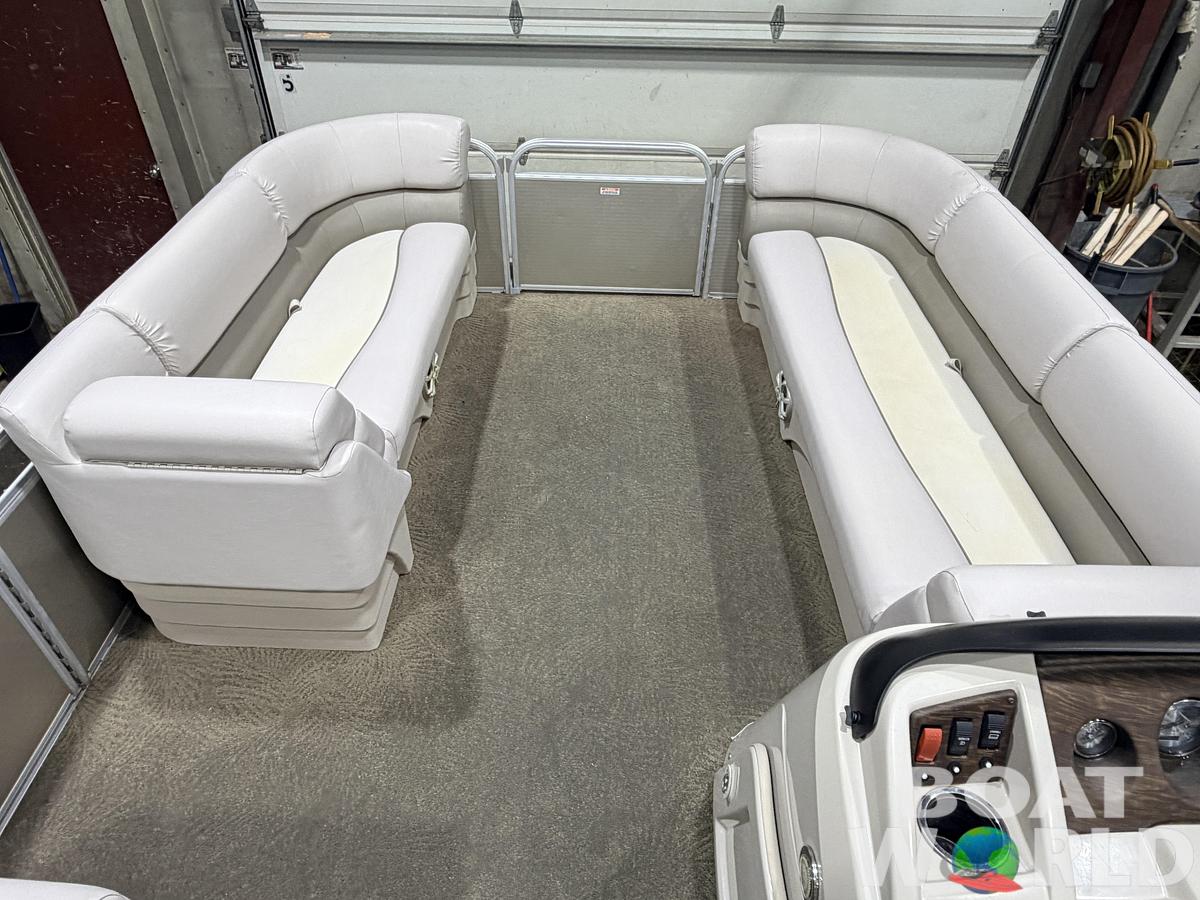 Used 2014 Bennington 21 SLX & 90HP Yamaha 4Stroke -$19,995