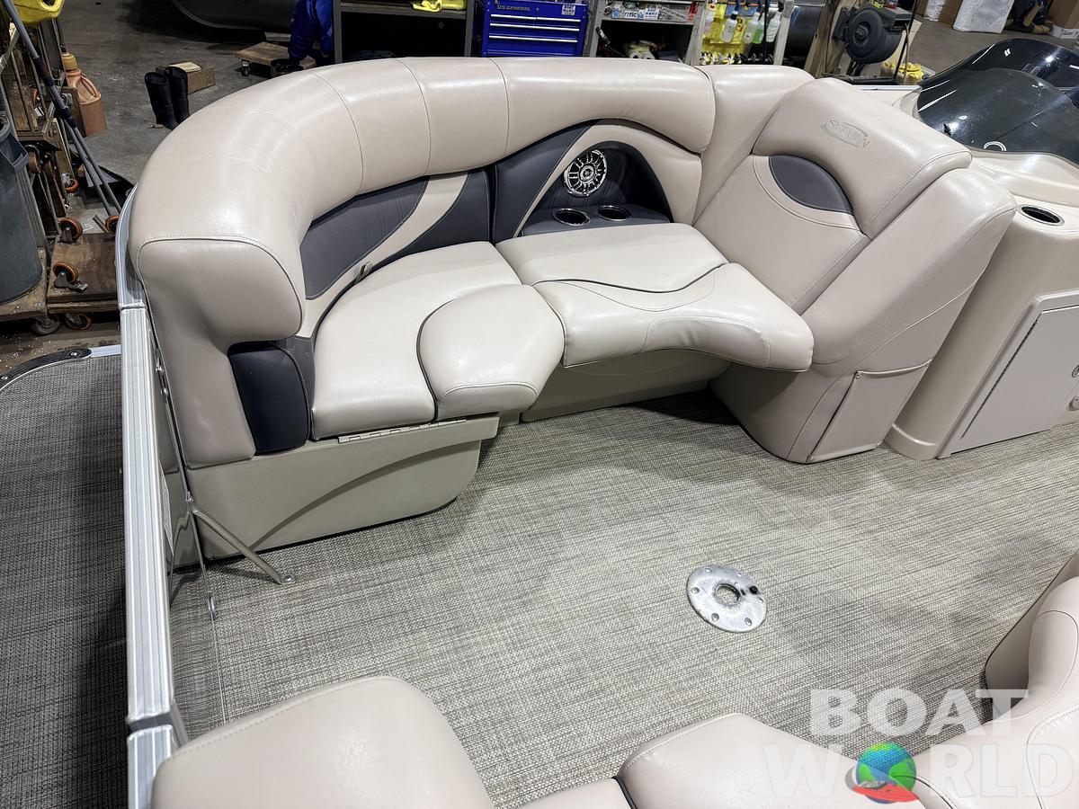 Used 2016 Sylvan Mirage 822 LZ & 50HP Yamaha 4Stroke - $21,995