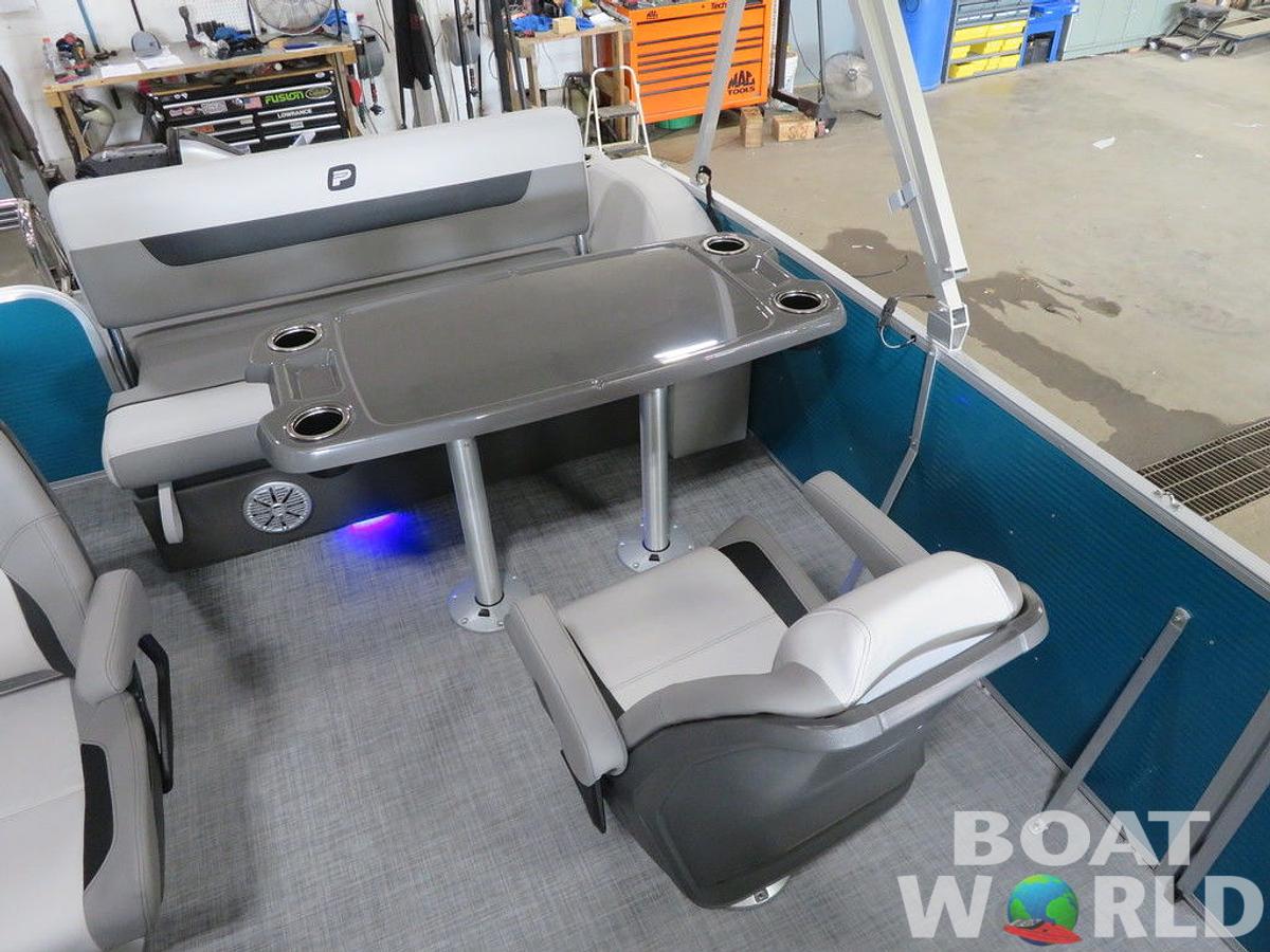 2025 Princecraft Vectra 23 RL SS Swingback Pontoon & Mercury 4-Stroke EFI