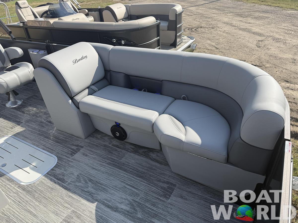 2026 Bentley Pontoons Legacy 223 Swingback Tritoon & Honda 4-Stroke EFI