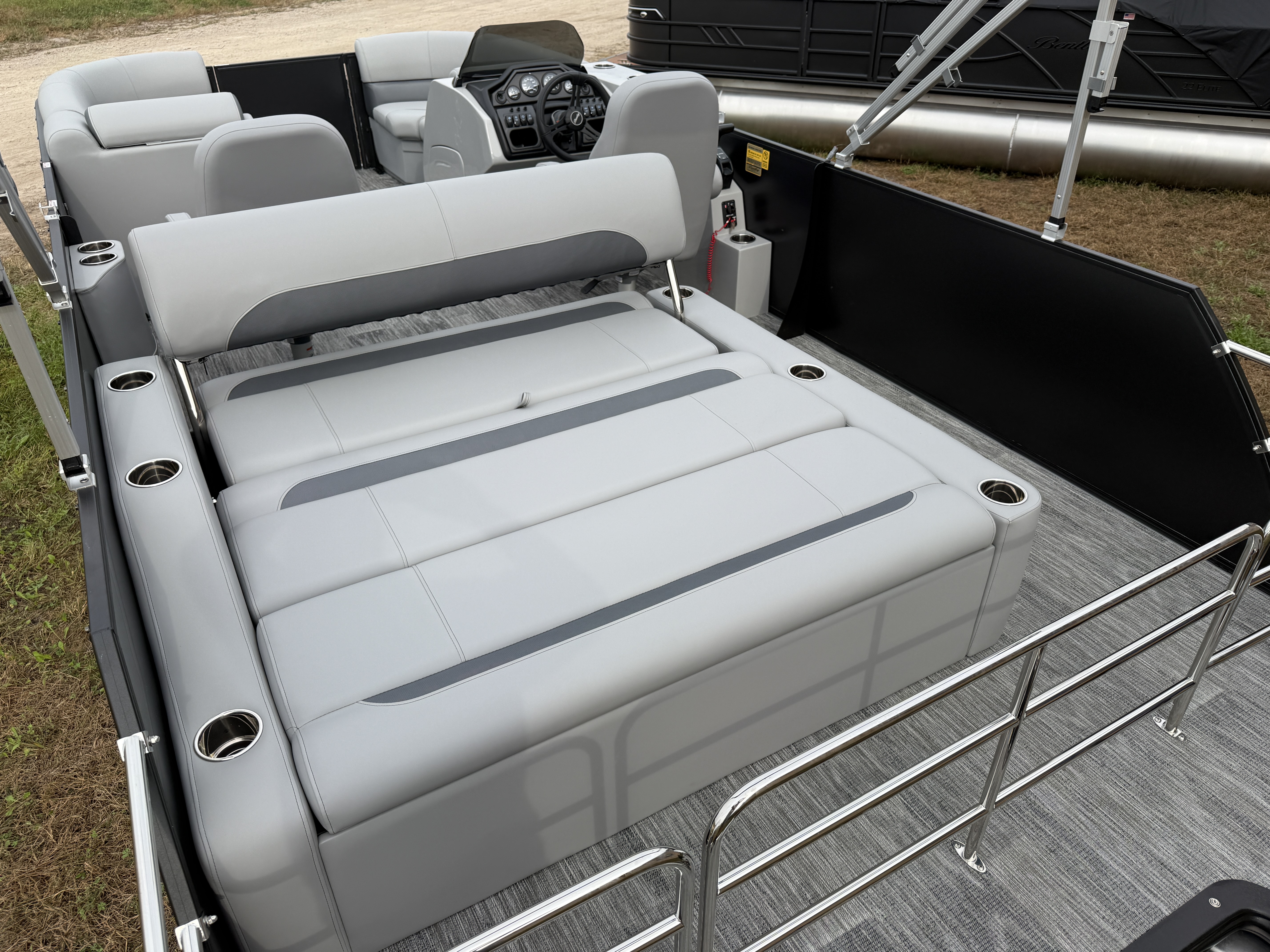 2025 Bentley Pontoons Legacy 200 Swingback