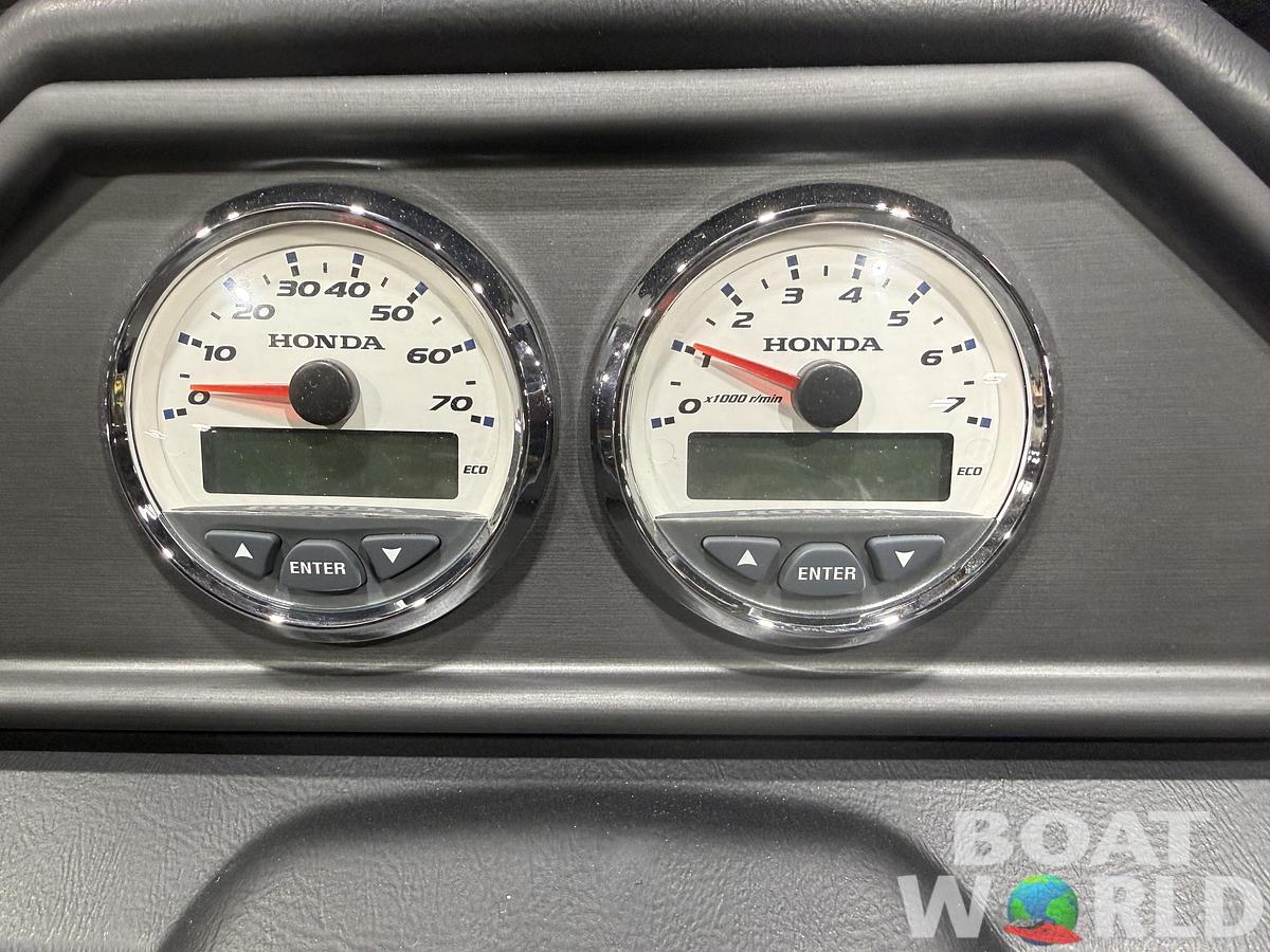 2026 Bentley 300HP Legacy 243 Navigator Tritoon $68995