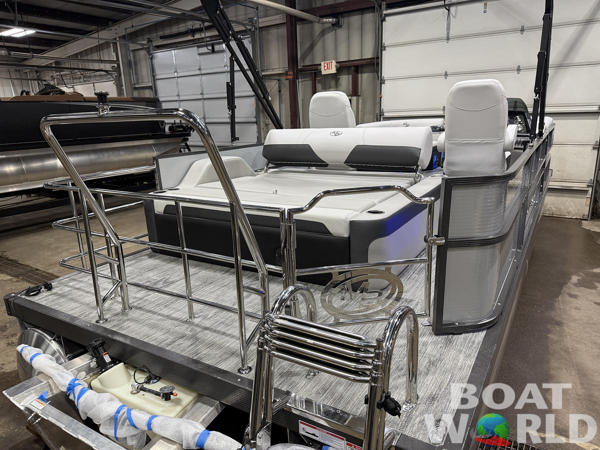 2026 Montego Bay 8522 Swingback Deluxe Pontoon
