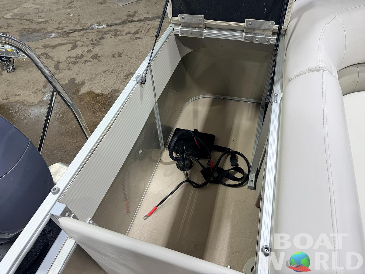 Used 2014 Bennington 21 SLX & 90HP Yamaha 4Stroke -$19,995