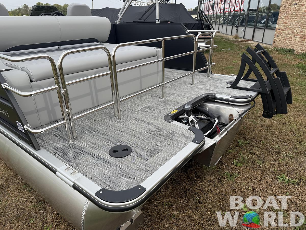 2025 Bentley Pontoons Legacy 200 Swingback