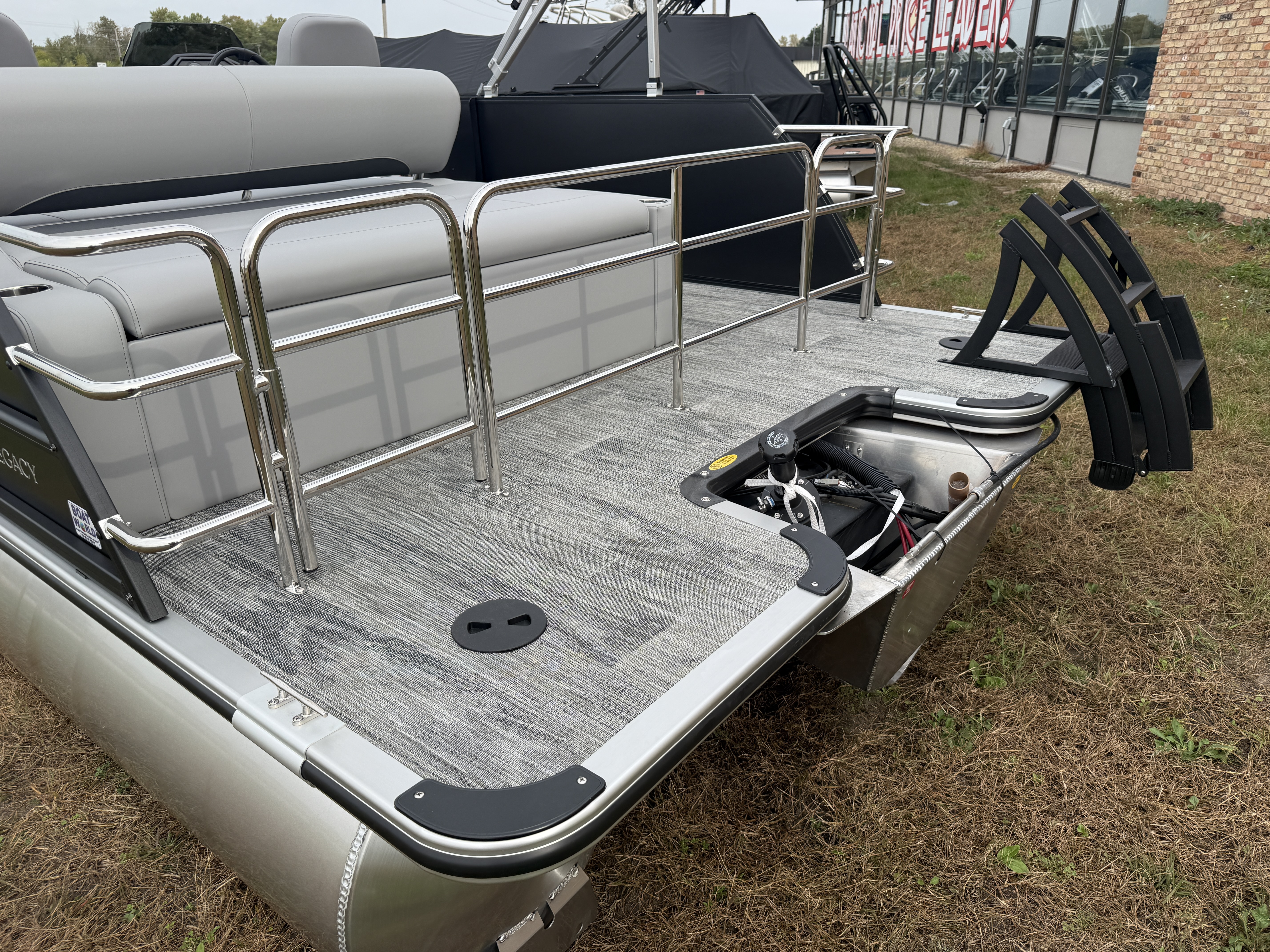 2025 Bentley Pontoons Legacy 200 Swingback