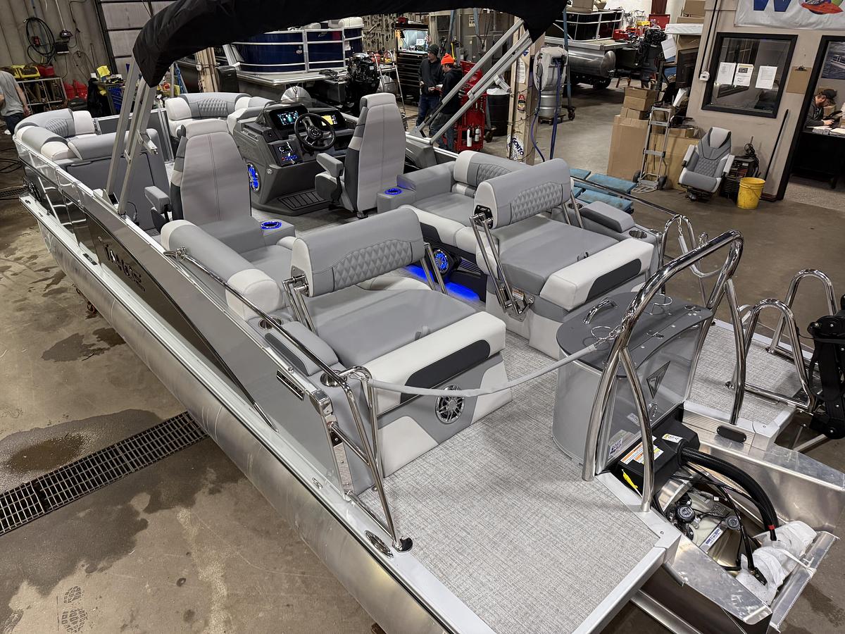 2025 Tahoe Pontoons Cascade 2385 Quad Lounge Shift SS Tritoon & Honda 225HP Outboard