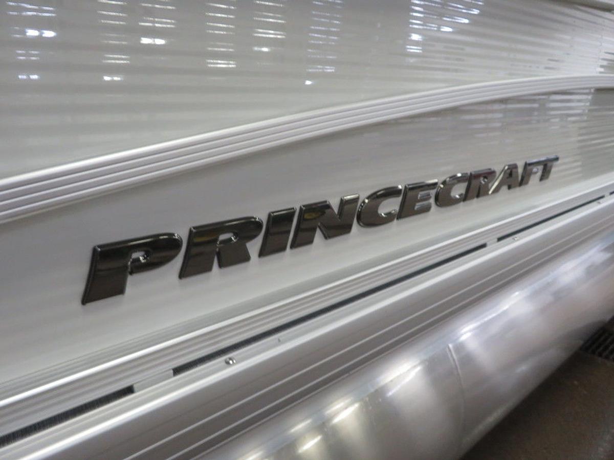 2025 Princecraft Vectra 21 RL Dinette Swingback Pontoon & Mercury 4-Stroke EFI