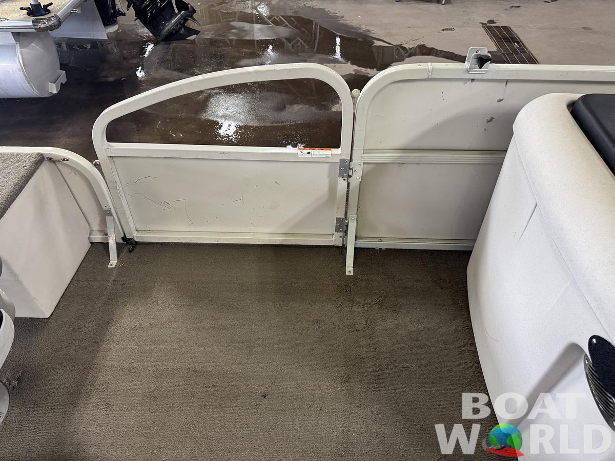 Used 2006 Crestliner 2285 CFI Pontoon