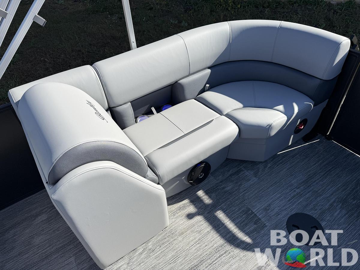 2026 Bentley Pontoons Legacy 220 Navigator Quad Lounge 