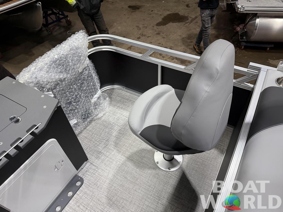 2026 Tahoe Sport Rear Fish 2180 & 4-Stroke $31995