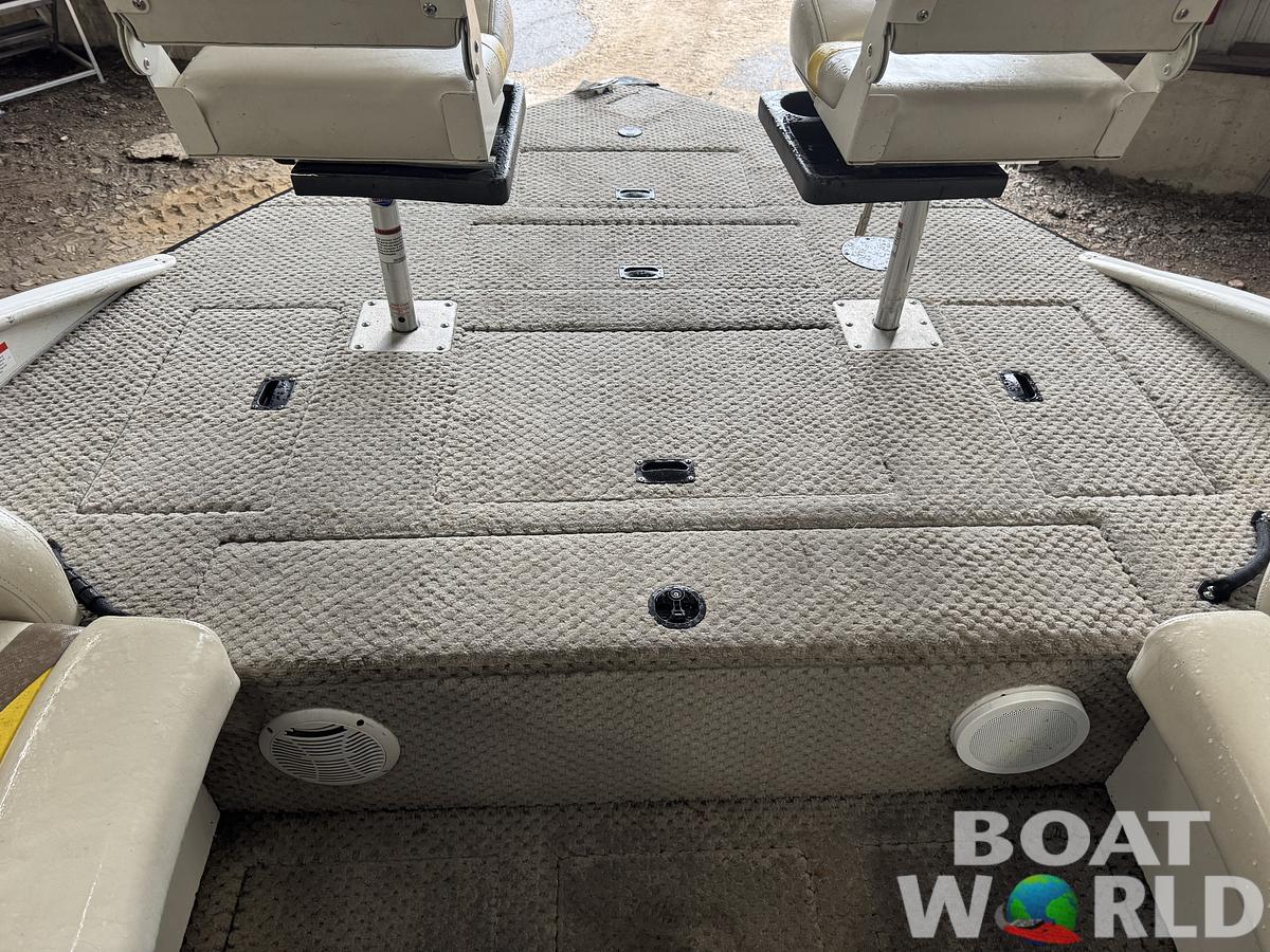 Used 2007 Lowe Suncruiser Tahiti 224 Deck Boat