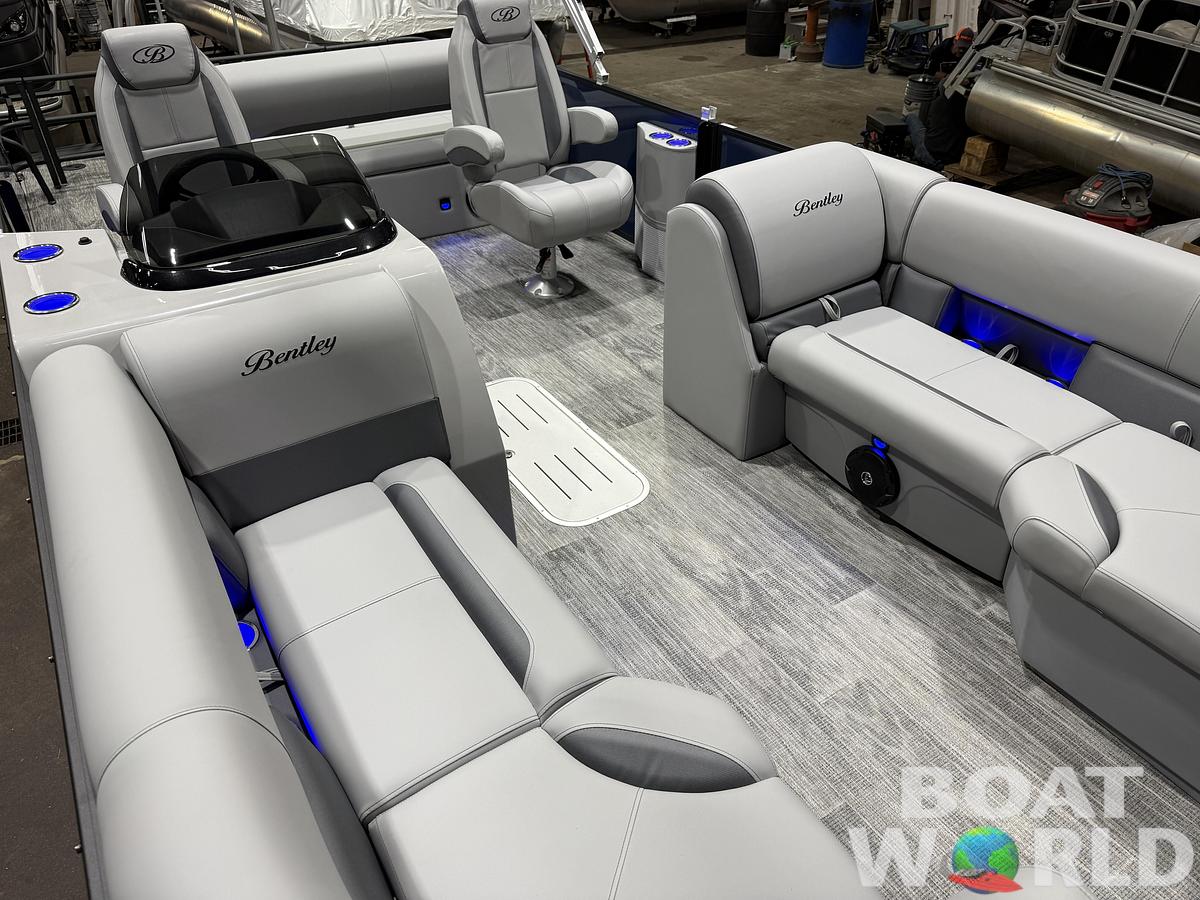 2026 Bentley Pontoons Legacy 223 Swingback Tritoon 