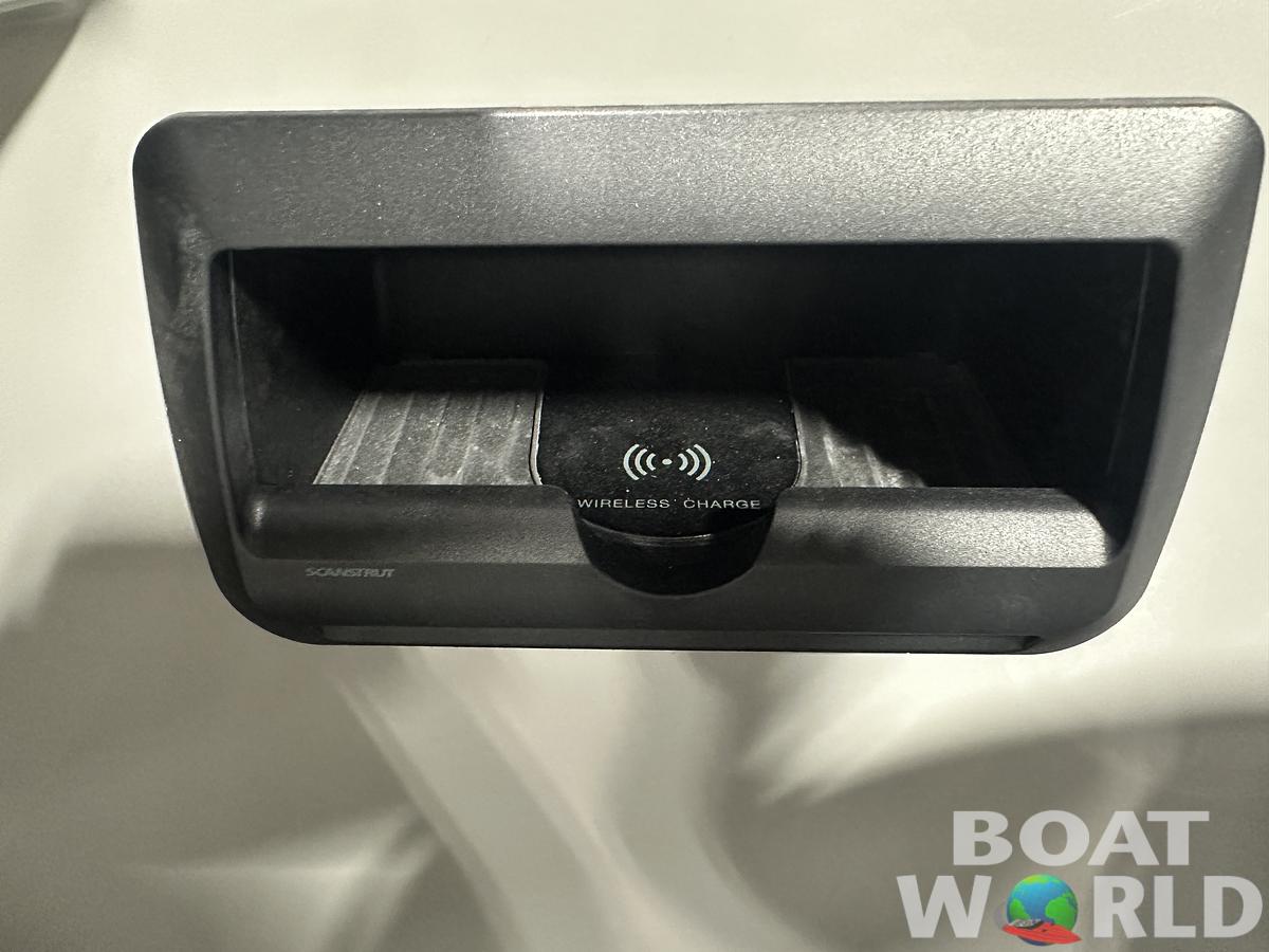 2025 Bentley Pontoons Elite 223 Admiral Quad Lounge Tritoon & Honda 4-Stroke EFI