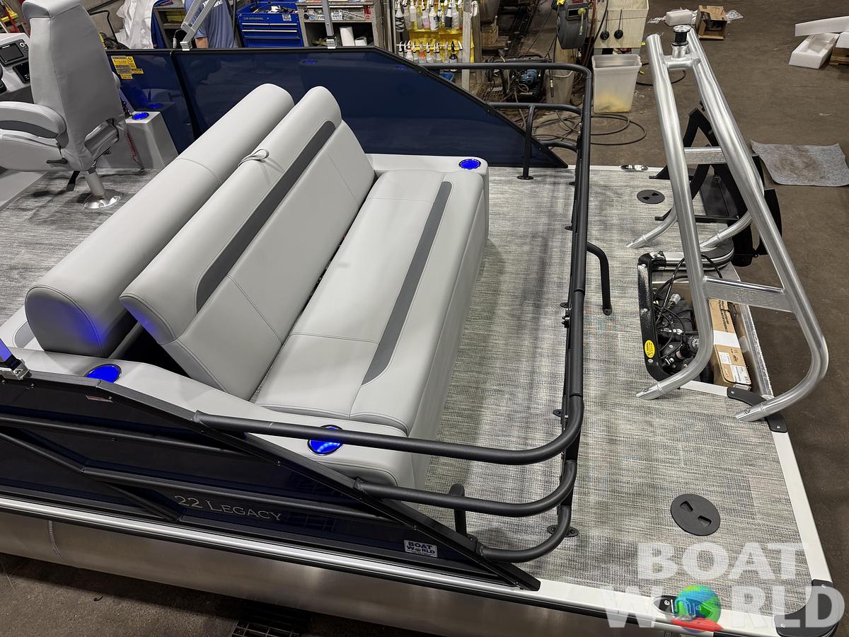 2026 Bentley Pontoons Legacy 223 Swingback Tritoon 