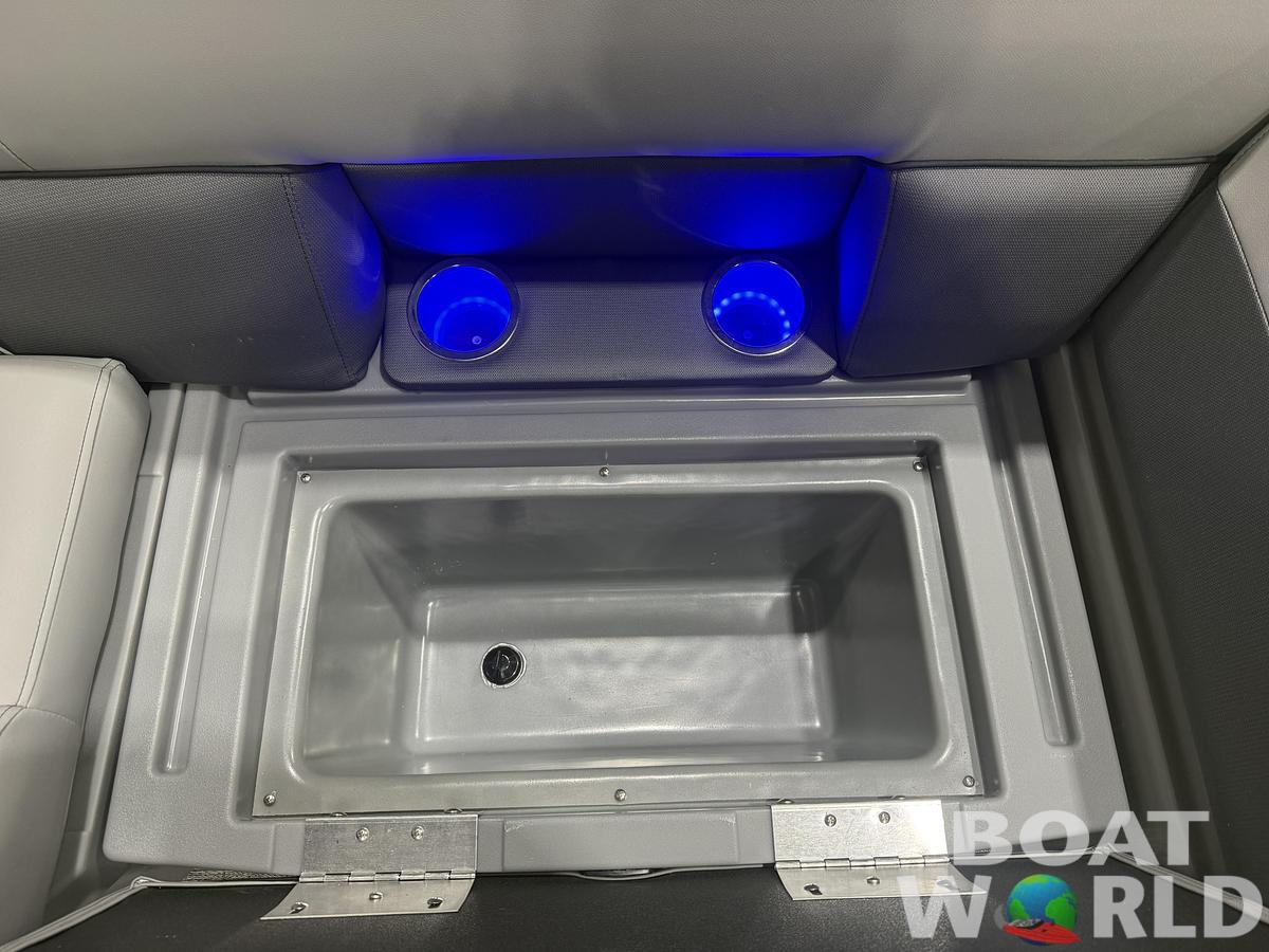 2026 Bentley Pontoons Legacy 220 Swingback 