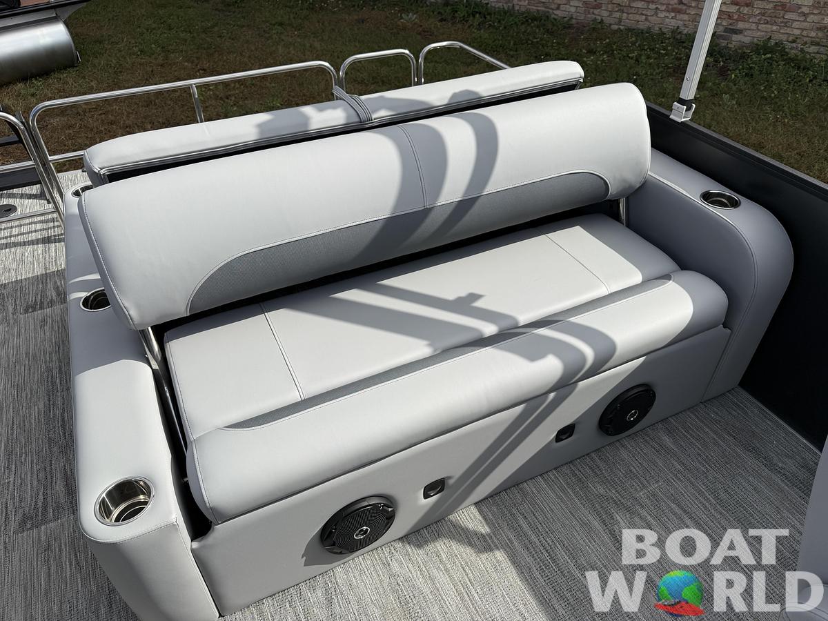 2026 Bentley Pontoons Legacy 220 Swingback 