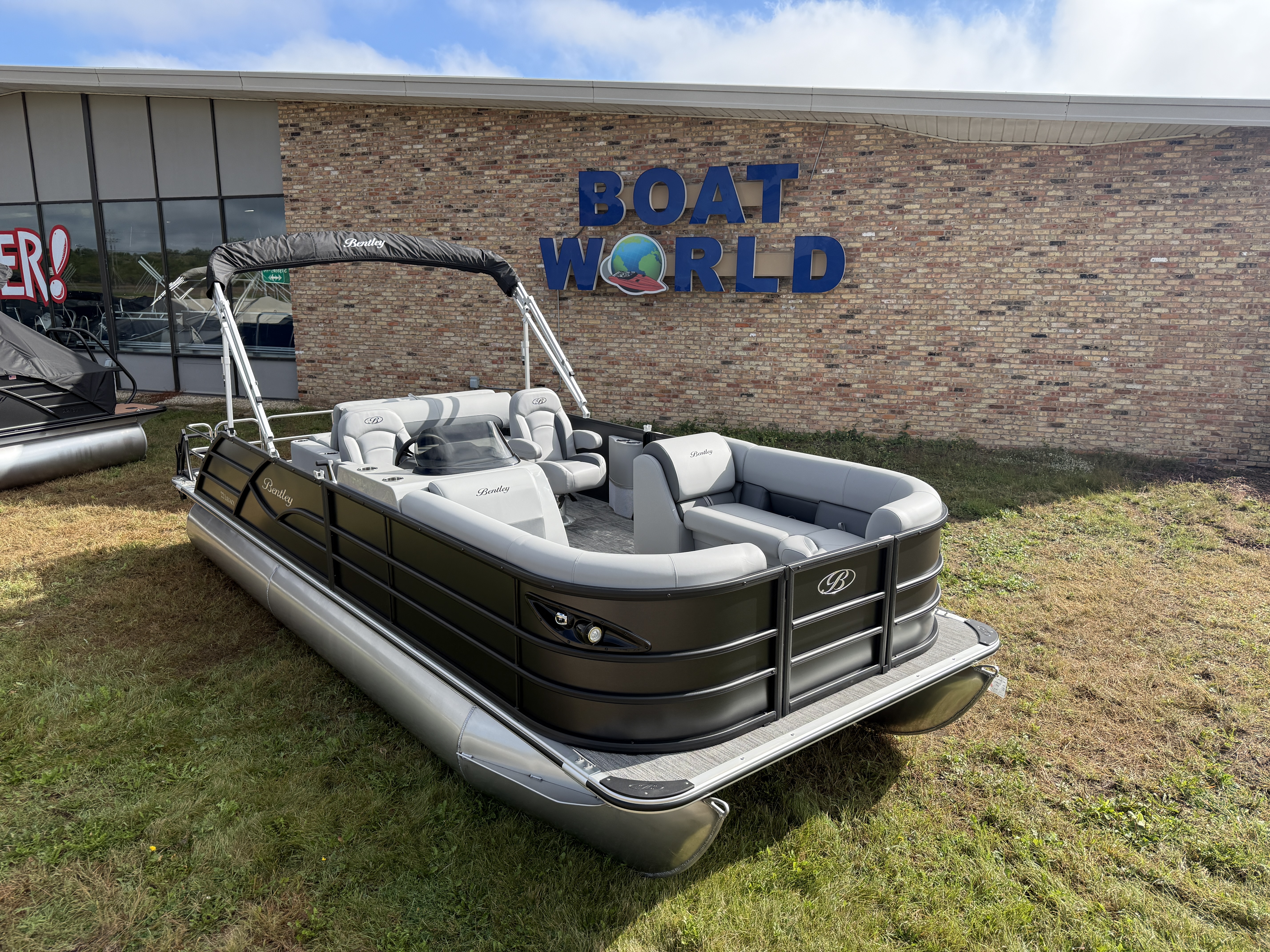2026 Bentley Pontoons Legacy 220 Swingback 
