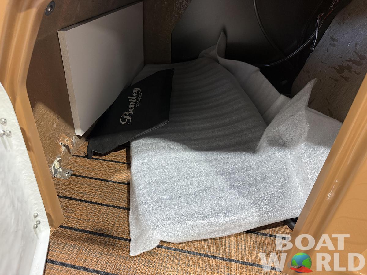 2026 Bentley Legacy 200 Navigator Quad Lounge $34995