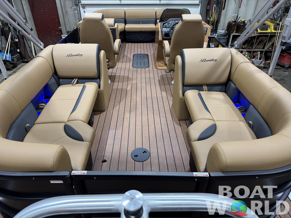 2026 Bentley Legacy 223 Navigator Quad Lounge Tritoon