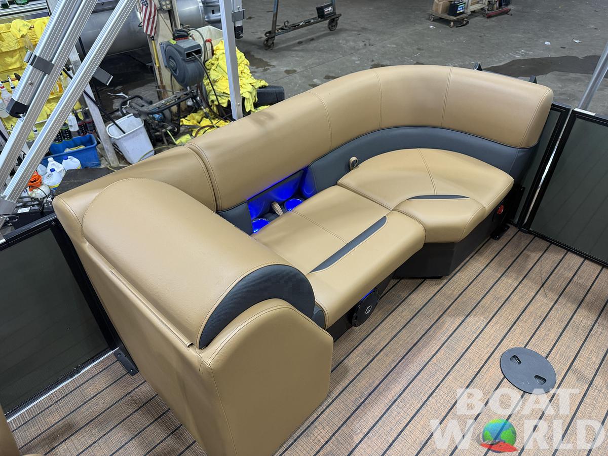 2026 Bentley Legacy 150HP 220 Navigator DL Quad Lounge $49995
