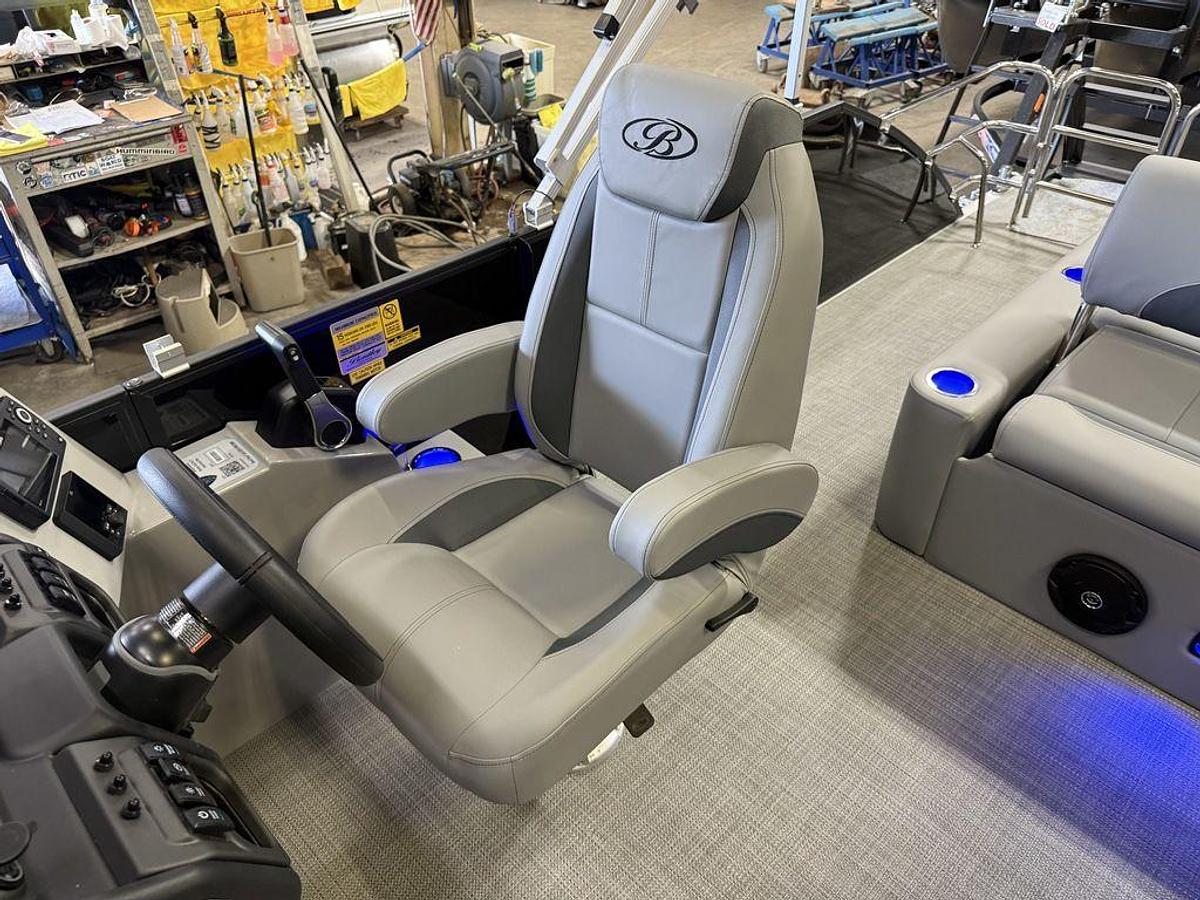 2026 Bentley Pontoons Legacy 220 Swingback & Honda 4-Stroke EFI