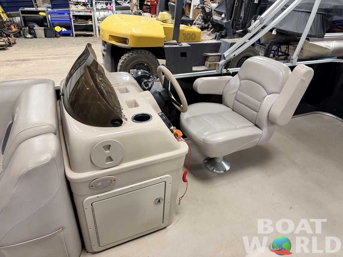 Used 2015 Sylvan Mirage 820 & 90HP Mercury 4Stroke - $21,995