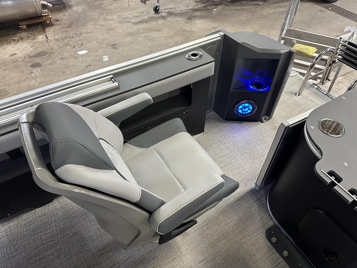 2025 Tahoe Pontoons GEOfish CRF 2585 Tritoon & 225HP Outboard