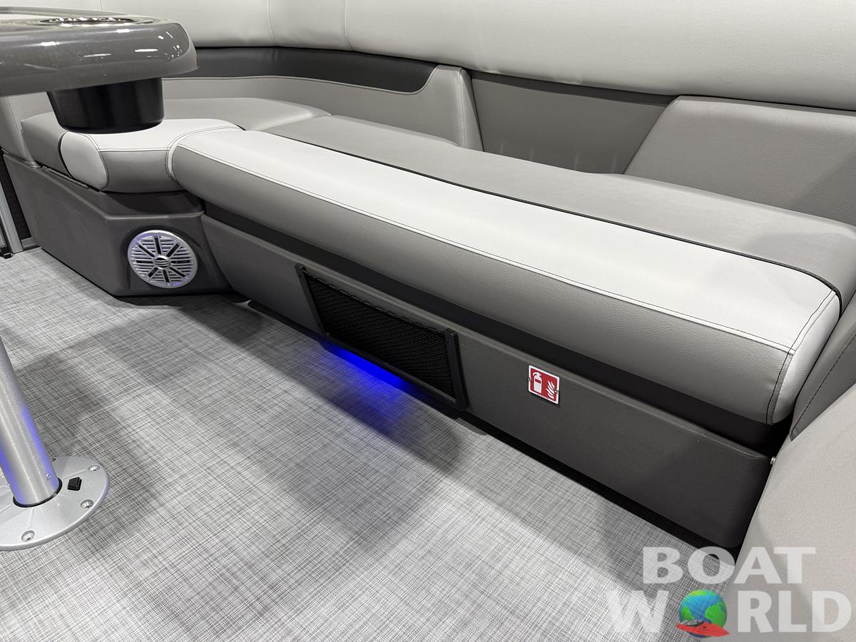 2026 Princecraft Vectra 23 RL Lounge Swingback Tritoon 