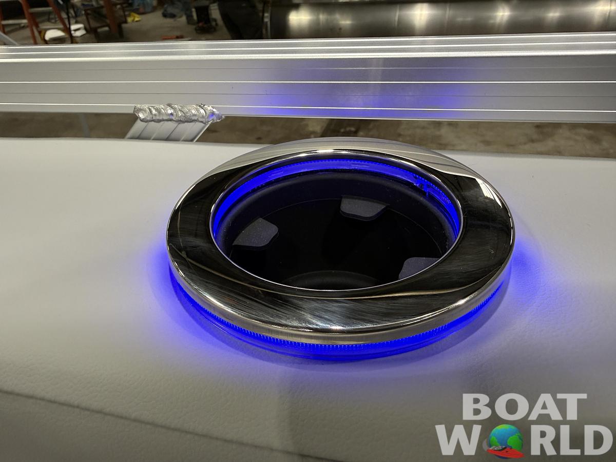 2026 Tahoe Sport 2385 Swingback (VRB) Tritoon 