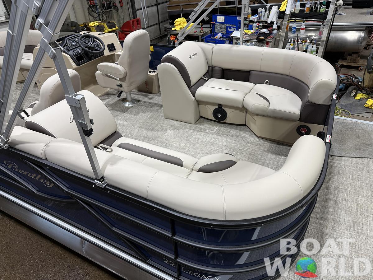 2026 Bentley Legacy 220 Navigator Quad Lounge Pontoon $36995