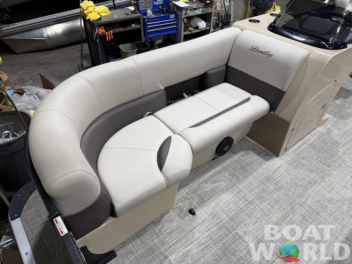 2026 Bentley Legacy 220 Navigator Quad Lounge Pontoon $36995