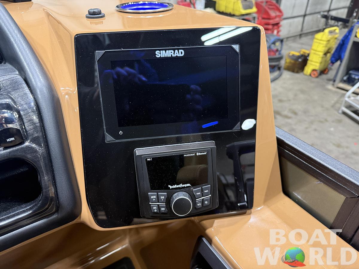 2026 Bentley Pontoons Elite 223 Swingback Tritoon