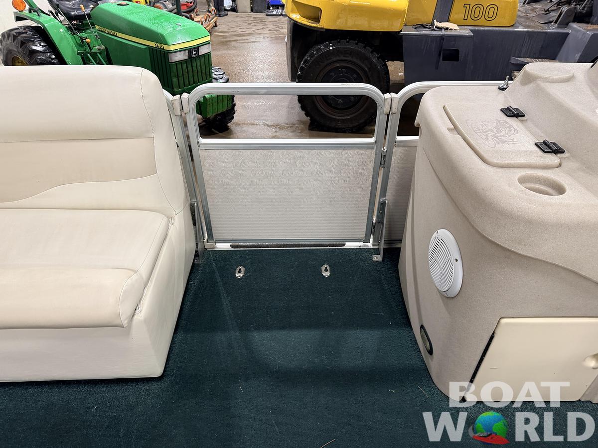 Used 2004 Premier 210 SunSation & 60HP Yamaha 4Stroke - $12,995